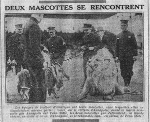 Deux mascottes se rencontrent, ceux de deux clubs de football d'Amérique, Penn state et Annapolis, une chèvre et un lion, en photo