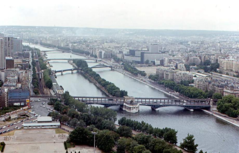 vue sans la gare du champ de mars vue de la tour Eiffel